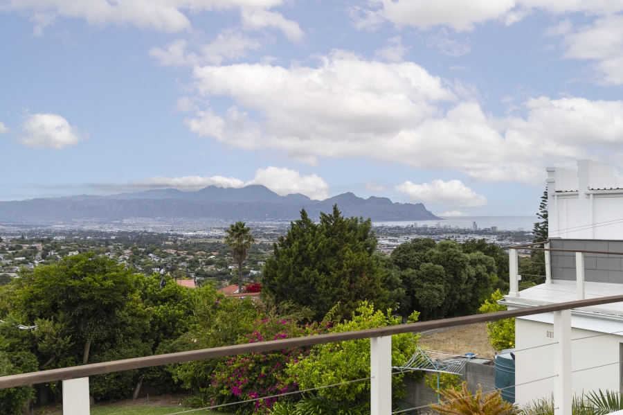 To Let 4 Bedroom Property for Rent in Heldervue Western Cape